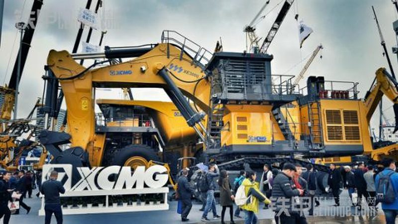 胶轮压路机驾驶员：职业素养与技能要求解析**